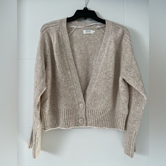 NWOT cropped button up cardigan - Picture 1 of 2